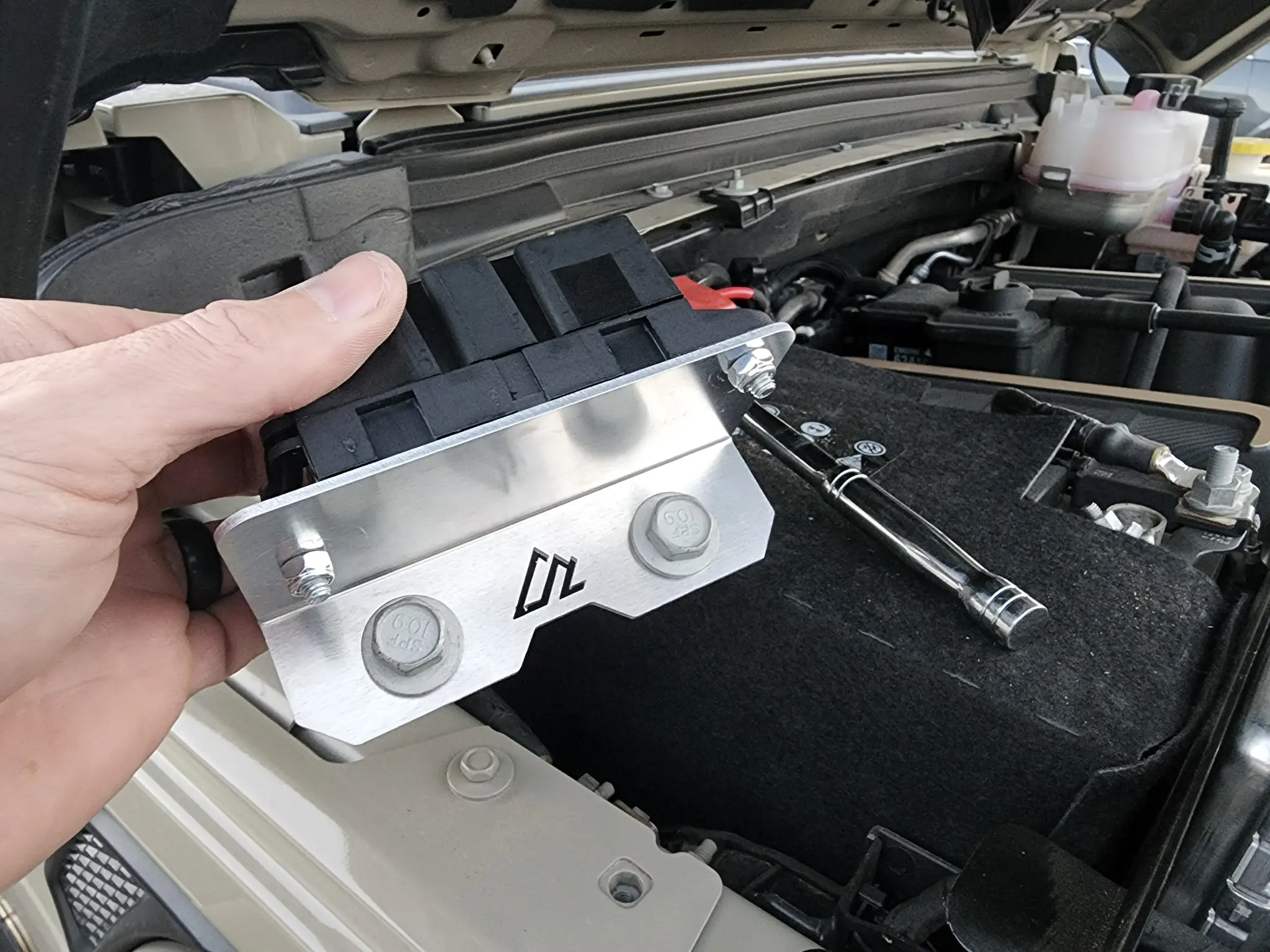 Jeep JL (Diesel/392) Cowl Maxi Fuse Mount Kit - Image 2