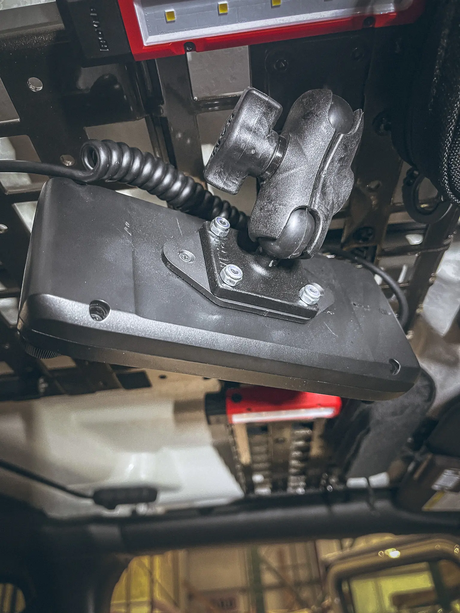 ICOM 5100 Mounting Kit - Image 4