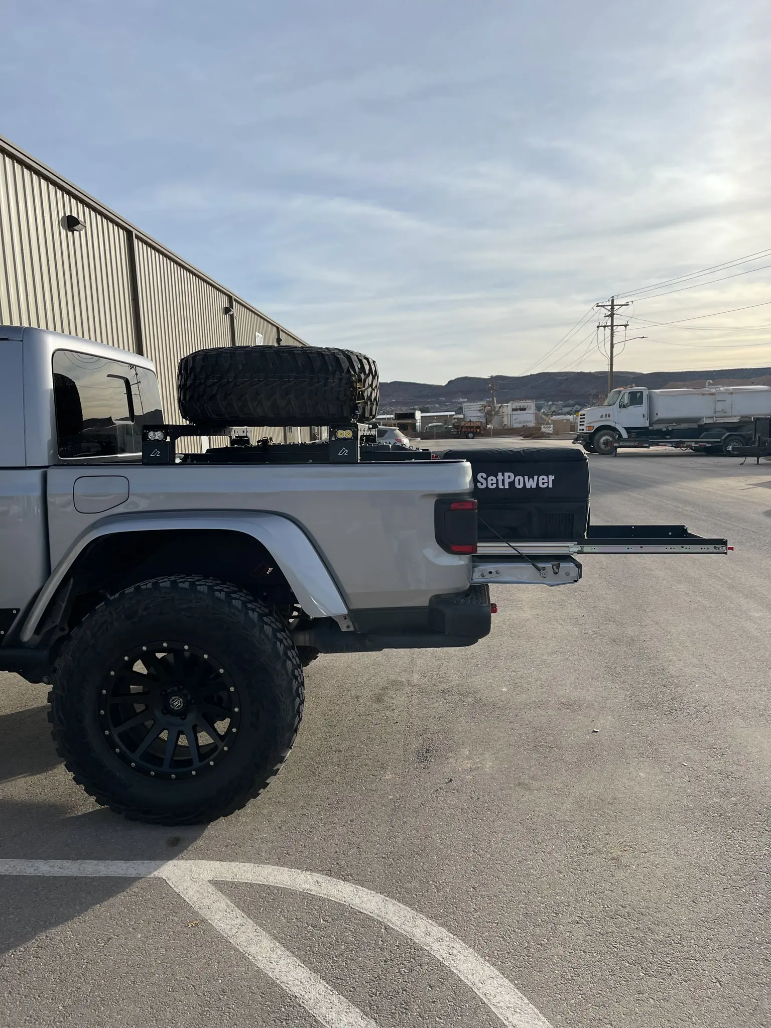 Jeep JT Aluminum Bed Rack 6" (Quarter Height) - Image 6