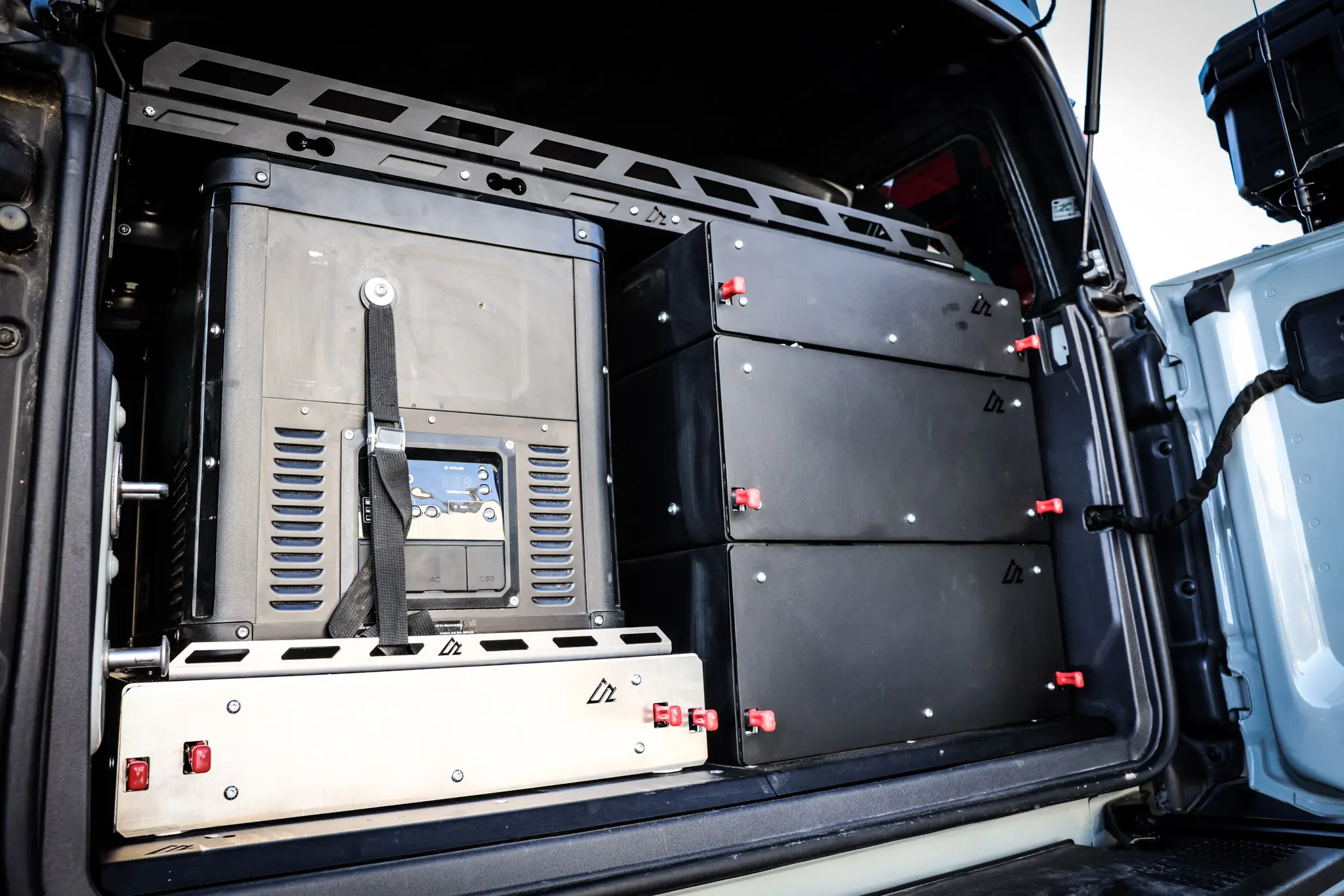 Bronco Flip'n Slide Drawer - Image 8