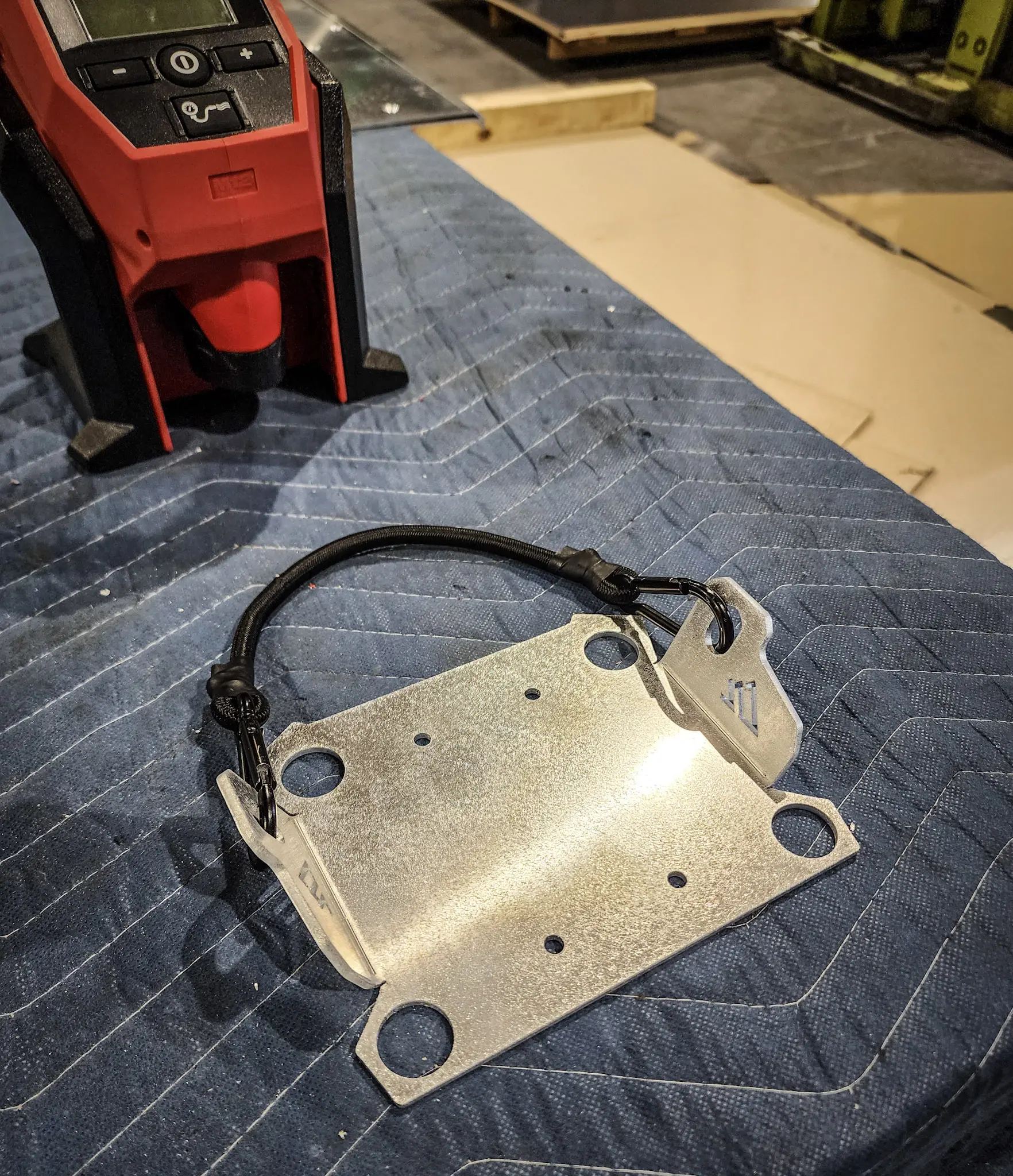 Milwaukee M12™ Compact Inflator Mounting Bracket - Image 4