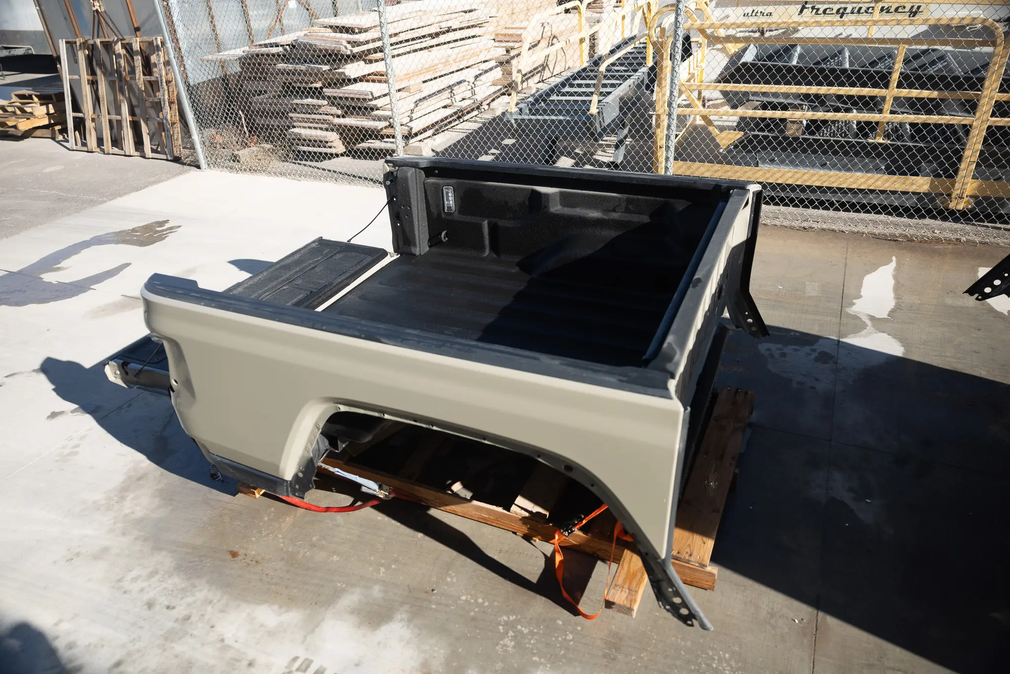 Jeep Gladiator Bed - (Gobi) - Image 3