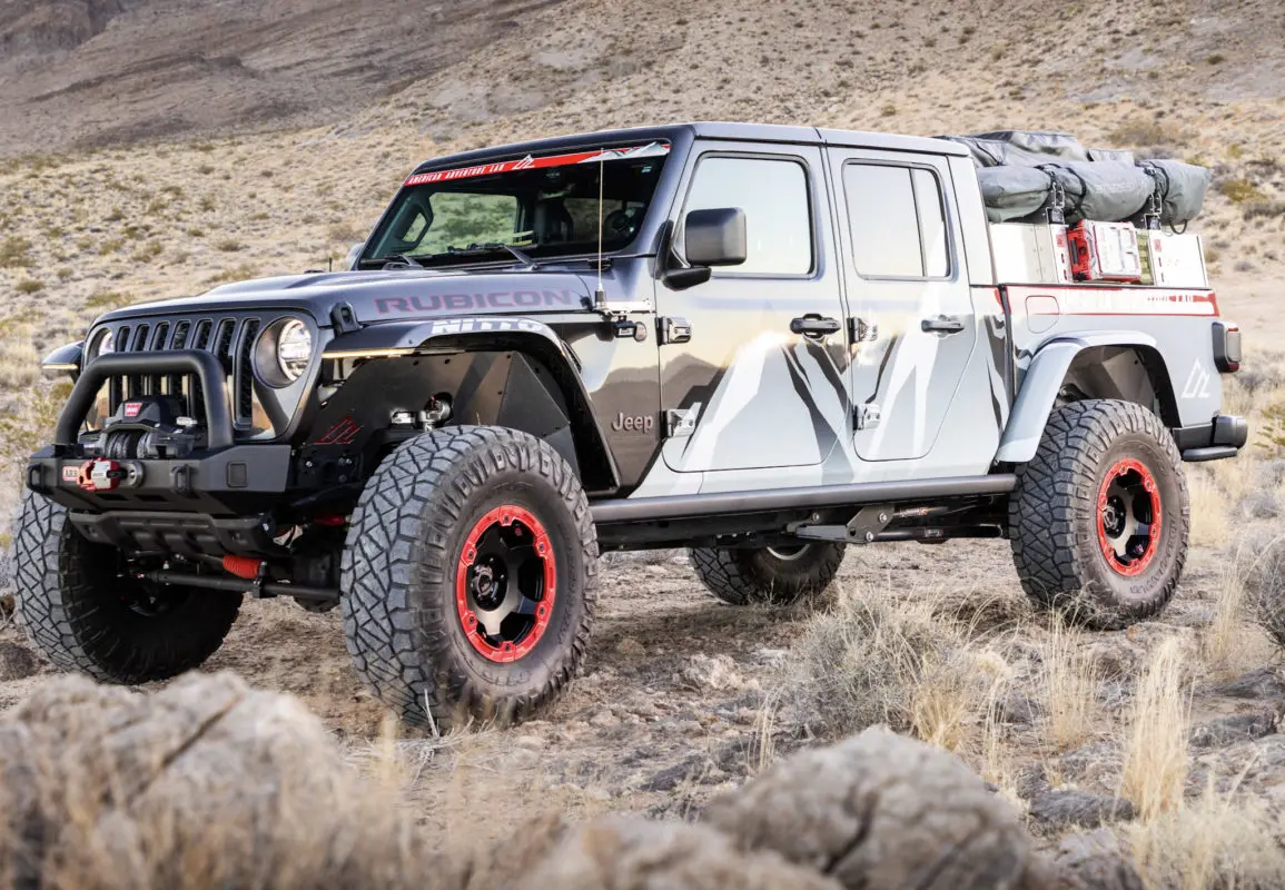 Jeep Gladiator JT with AAL inner fenders and High-Line lights