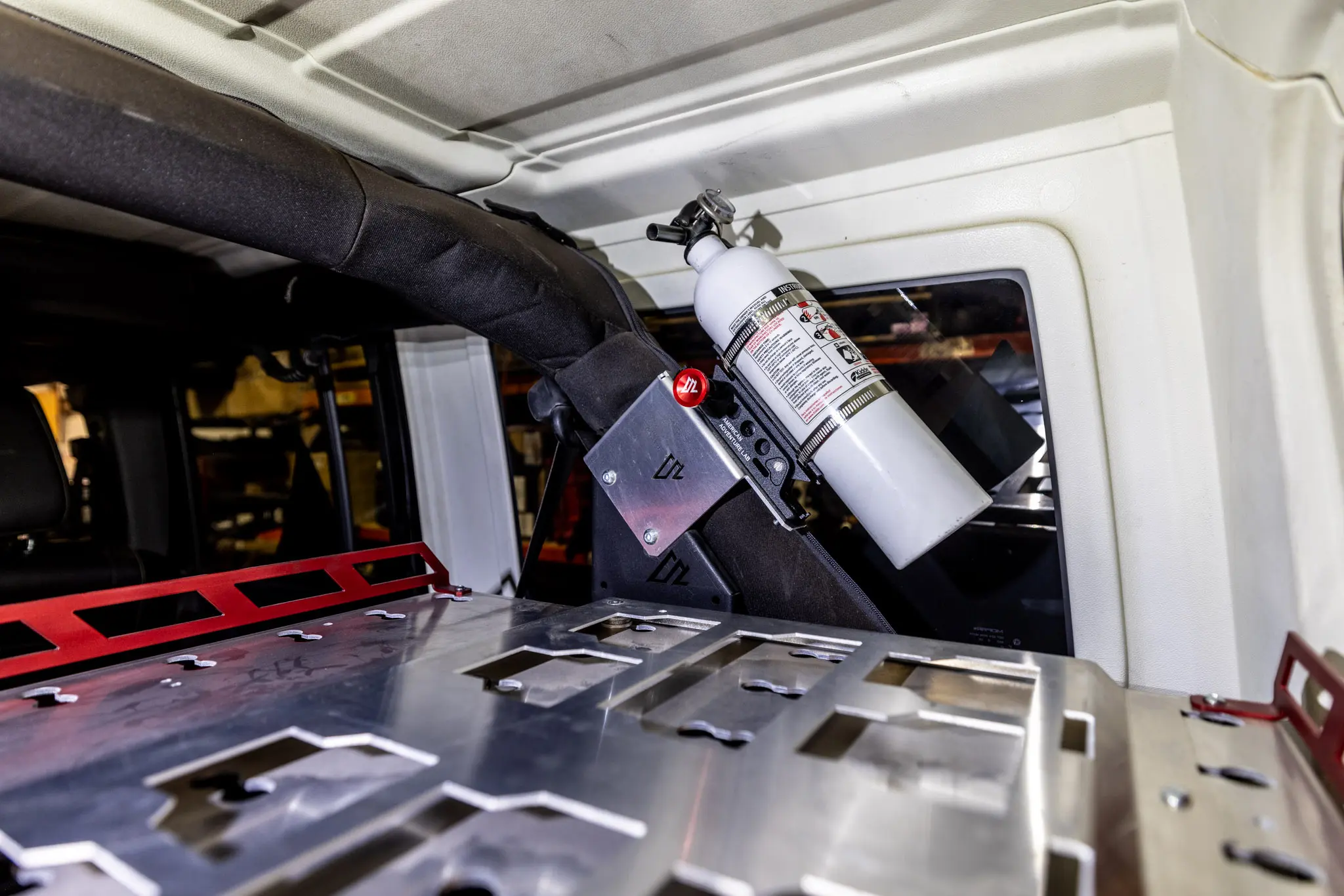 Jeep Wrangler JKU Quick-Release Fire Extinguisher Mount