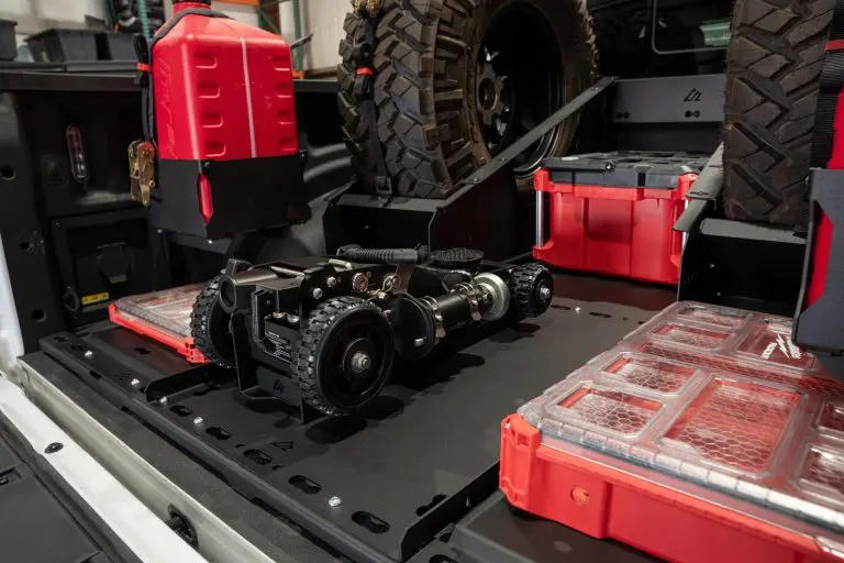 Badland Jack Mount 1.5T: Jack mounted on a cargo platform