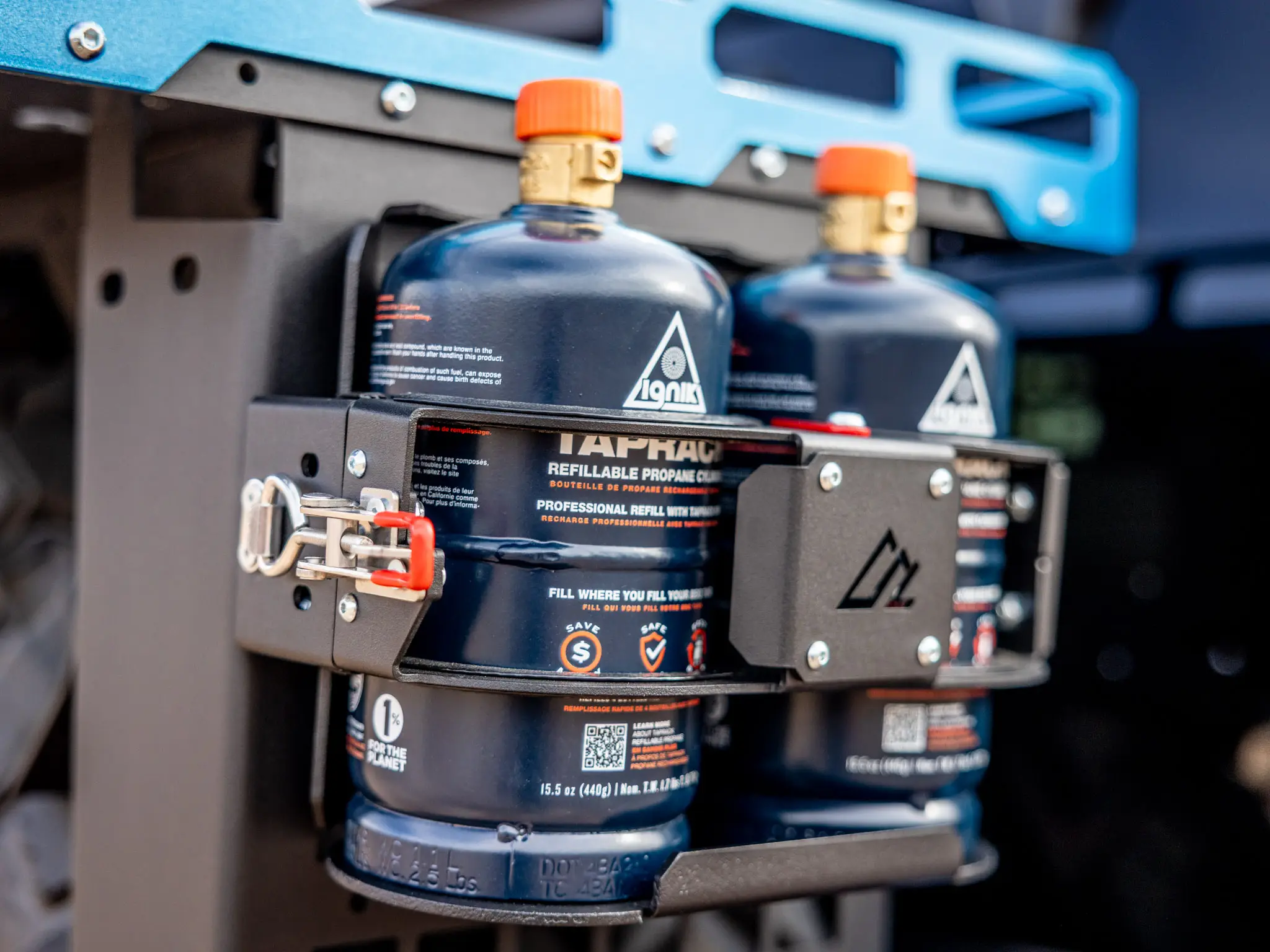 Ignik 1LB Refillable Propane Tank - Locking Latch Side